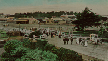 People walking across the bridge over the Mordialloc Creek