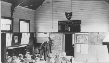 Headmaster (1933-1939) Charles Thorold teaching Shakespeare, 1924