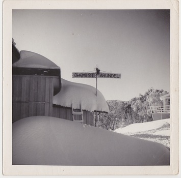 Entrance to Arundel Lodge and Chemist Shop early 1964