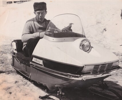 Julian Newton Brown on Yamaha SL 351  