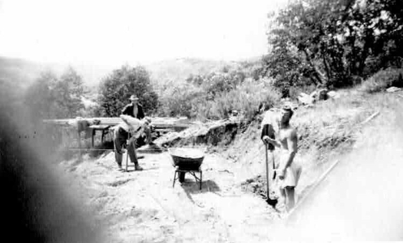 Constructing "Grand Coeur"  - digging trenches