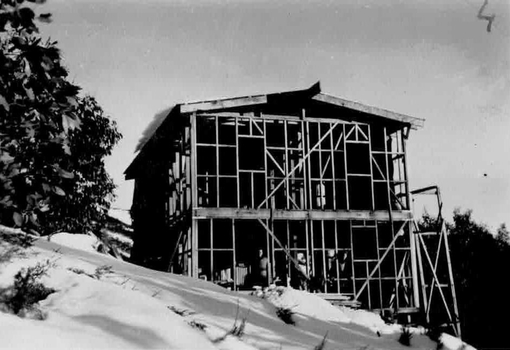 "Grand Coeur" construction - end - roof on