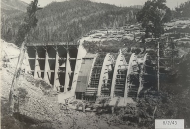 Construction of the wall, 8 February 1943