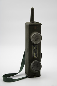 Memorabilia - Walkie Talkie- USA, Galvin Manufacturing Co, c. 1942