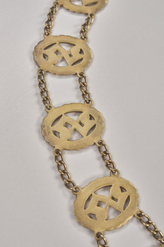 Close up view - reverse of chain links.