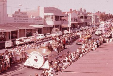 Slide - Series of 16 slides taken at the 1962 Bendigo Easter Parade, Sandner Family, Easter Float 1962, 1962