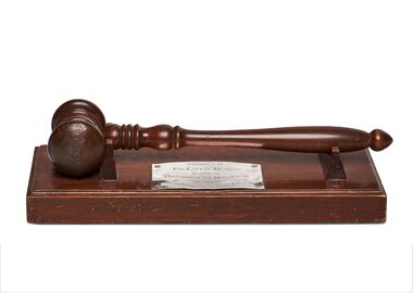 Ceremonial object - City of Bendigo Gavel and Stand, Provincial Cities and Towns Association, 1971