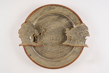 Decorative object - Ceramic platter, Bendigo Pottery, Strathfieldsaye Shire 1866 - 1991, 1991