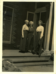 Photograph, Miss Belcher, Miss Lillian and Miss Margaret Irving, circa 1910