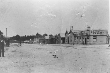 Photograph - Beaufort Hotels, Welsh's Beaufort Hotel Neill Street Beaufort
