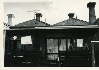 Photograph - KNH 5/6/006 Rear view of 89 McCracken Street