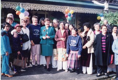 Photograph - KNH Item 5_4_001, Opening of KNH Upstairs Extension 1992 - Group outside 89 McCracken Street