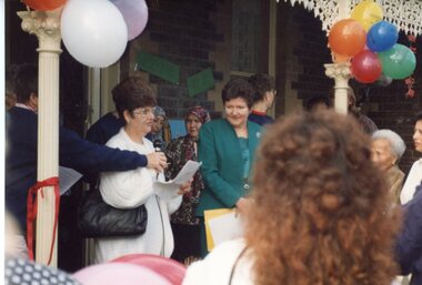 Photograph - KNH Item 5_4_003, Opening of KNH Upstairs Extension 1992 - Maureen Fegan speaking to crowd