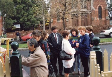 Photograph - KNH Item 5_4_006, Opening of KNH Upstairs Extension 1992 - Crowd outside 89 McCracken Street