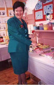 Photograph - KNH Item 5_4_007, Opening of KNH Upstairs Extension 1992 - Joan Kirner cutting cake