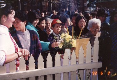 Photograph - KNH Item 5_4_014, Opening of KNH Upstairs Extension 1992 - Onlookers