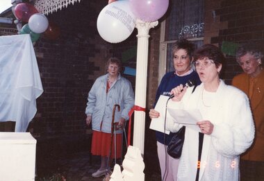 Photograph - KNH Item 5_4_015, Opening of KNH Upstairs Extension 1992 - Maureen Fegan speaking to crowd 2