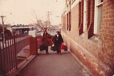 Photograph - KNH Item 5_5_004, Women and children at the station
