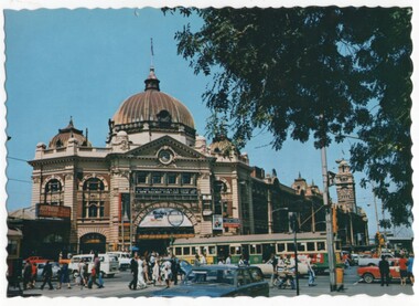 Postcard - Nu-color-Vue - Flinders St Station early 1970's