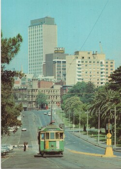Postcard - Wellington Parade Melbourne, looking west.