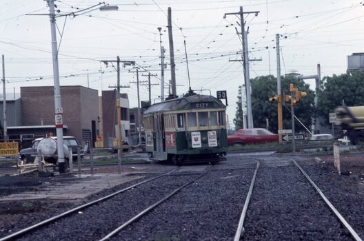 W2 595 turning from Vaughan St into Mathews Ave. 