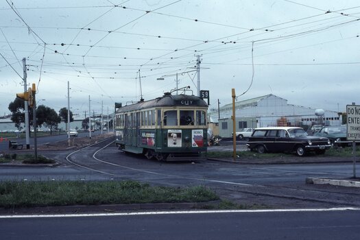 W5 839 turning from Vaughan St into Mathews Ave.  