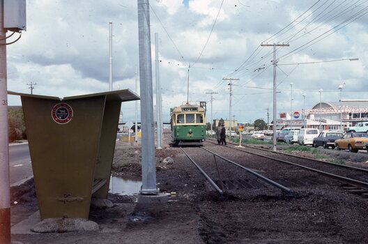 W5 800 at “temporary” Essendon Airport terminus, 