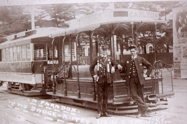 Black and white - reproduction - Carlton cable tram and crews