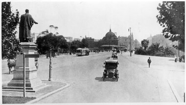 Photo - Black and White - St Kilda Road near City Road - Edmund FitzGibbon monument