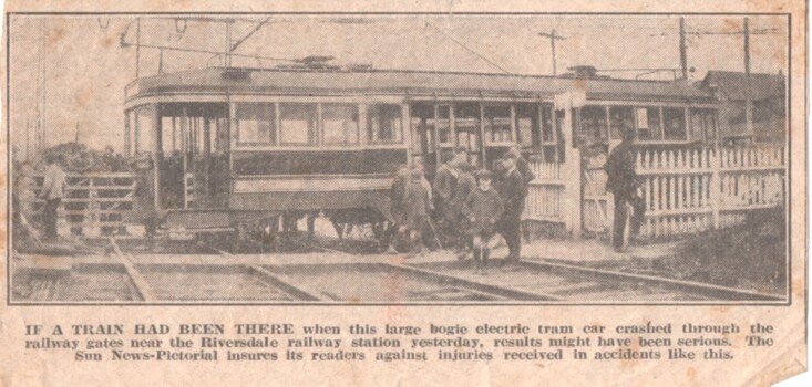 Newspaper clipping - undated - Derailment of tram 121 at Riversdale Road level Crossing