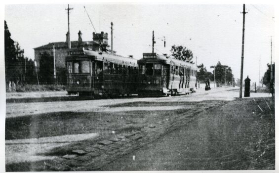 Photograph - Black and White - HTT trams 11 and 18 Riversdale Road Hawthorn