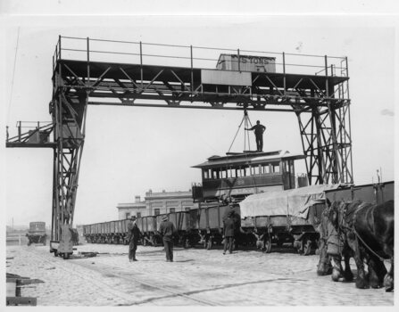 Black and White - Loading cable car 88 at Spencer St  - 2 of 3