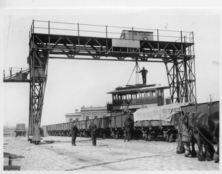 Black and White - Loading cable car 88 at Spencer St  - 2 of 3