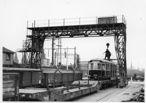 Photograph of W 304 being readied for unloading at Flinders St yard 1924