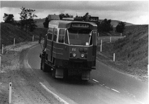 Z86 being transported to Orange 10-1997 - Herald Sun - photo 3
