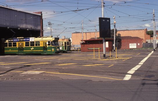 Z3 212 and W at Brunswick Depot