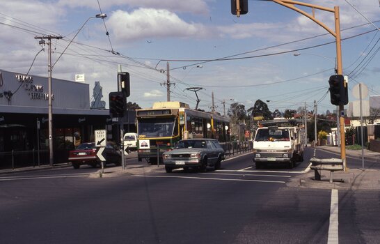 B2 2091 at Coburg tram terminus, route 19
