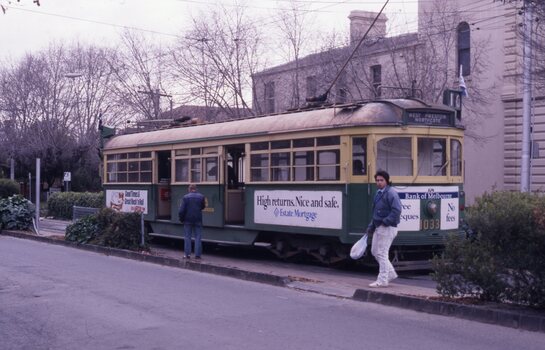 W7 1033, South Melbourne / St Kilda terminus in Park St.