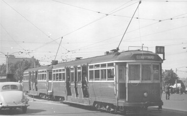Black and White - L106 St Kilda Road at City Road