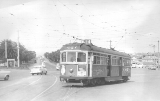 Black and White - W6 965 reversing at Elsternwick