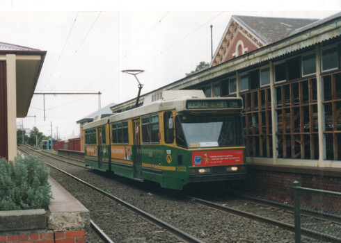 B2 2032 at the former Albert Park Railway Station