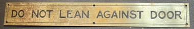 Sign - Do not lean against door