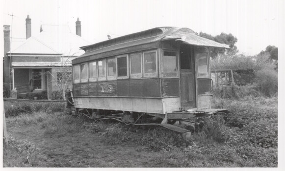 Black and White  - cable trailer 153 near St Arnaud