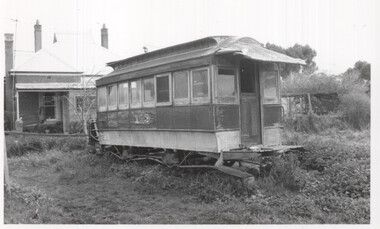 Black and White  - cable trailer 153 near St Arnaud
