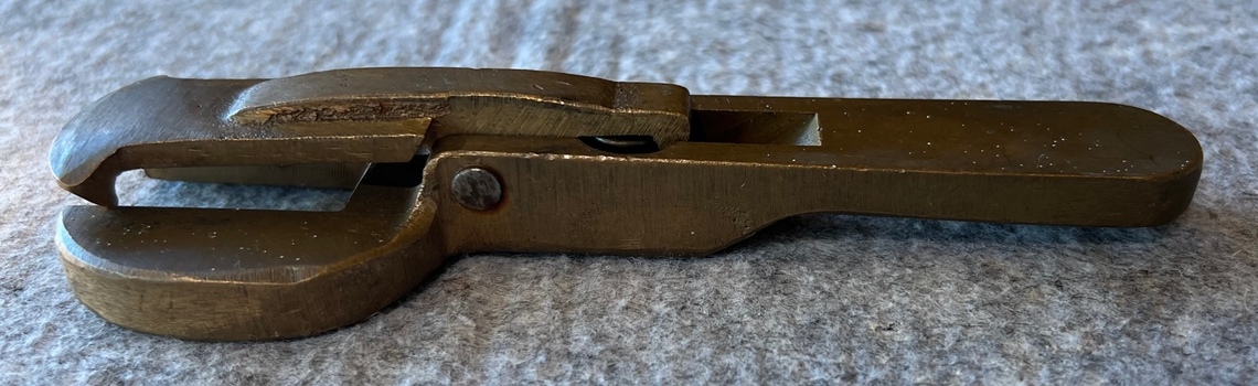 MMTB Controller key - top view - side view