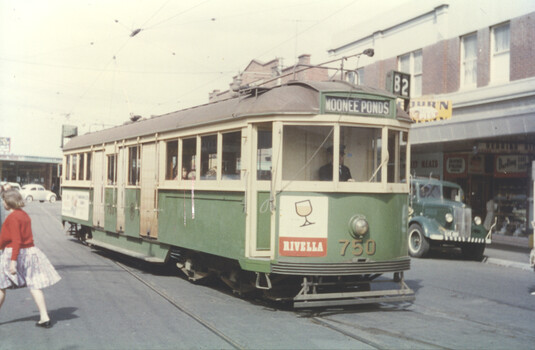 W5 750 (Moonee Ponds, route 82) at the Footscray terminus in Leeds St.