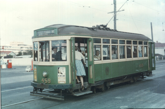 X1 459 - picking up a passenger in Ballarat Road