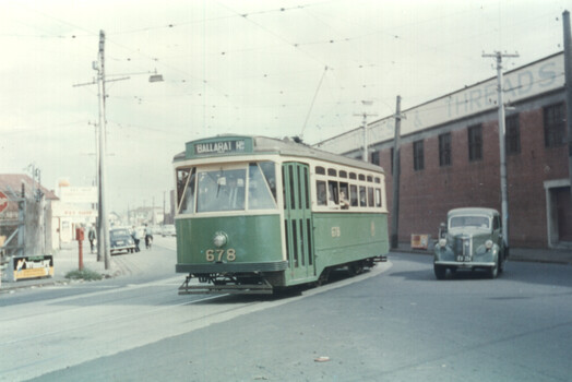 X2 678 turning from Ballarat Road into Droop St showing the "Ballarat Road" destination having not been reset at the terminus