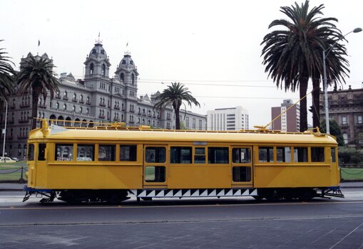 A SW5-class tram (number 758) on Macarthur Street.