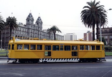 A SW5-class tram (number 758) on Macarthur Street.